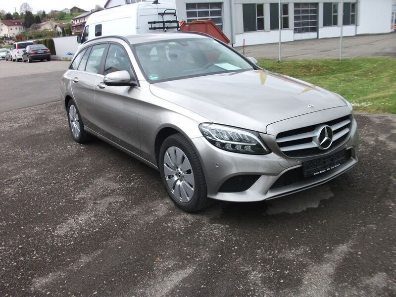 Gebraucht Mercedes C200 184 PS (135 kW) 2018 Silber Limousine