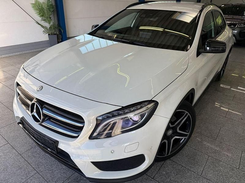 Weiß Gebraucht 2016 Mercedes GLA220 AMG SUV | 19.690 € (Fairer Preis) - Bild 1/4
