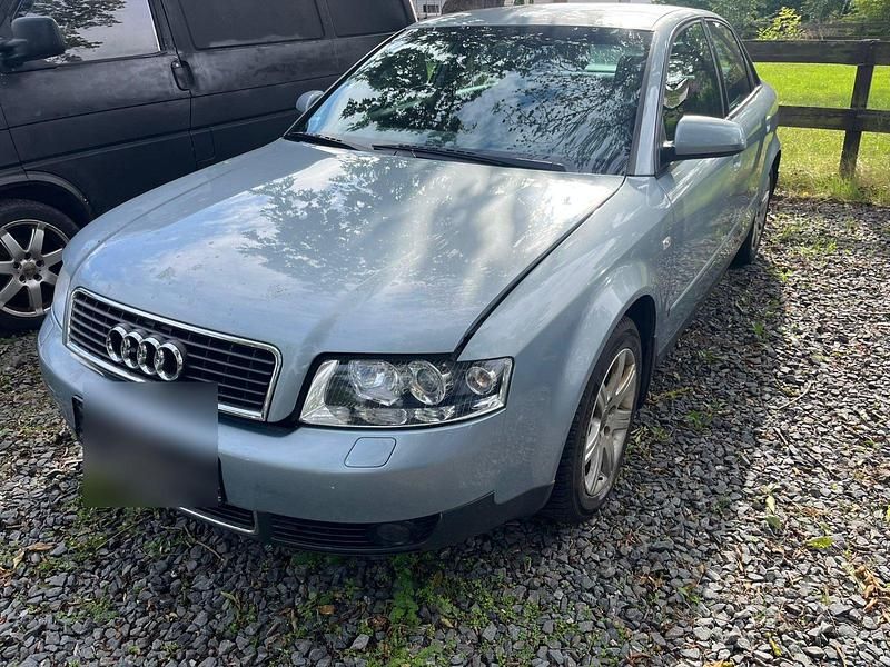 Blau Gebraucht 2001 Audi A4 Limousine | 1.750 € (Guter Preis) - Bild 1/4