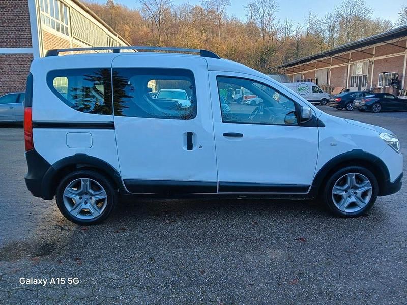 Gebraucht Dacia Dokker Stepway 95 PS (69 kW) 2020 Weiß Van / Kleinbus