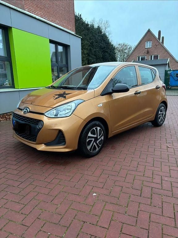 Orange Gebraucht 2017 Hyundai i10 Classic Kleinwagen | 9.200 € (Guter Preis) - Bild 1/4