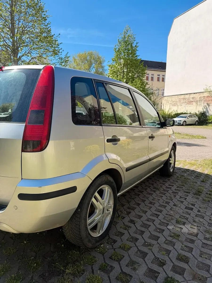 Second-hand Ford Fusion 82 CP (60 kW) 2002 Argintiu Hatchback
