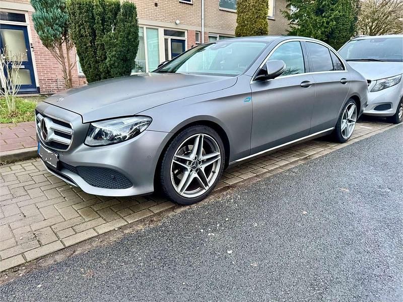 Schwarz Gebraucht 2018 Mercedes E220 Limousine | 29.000 € (Etwas zu teuer) - Bild 1/4