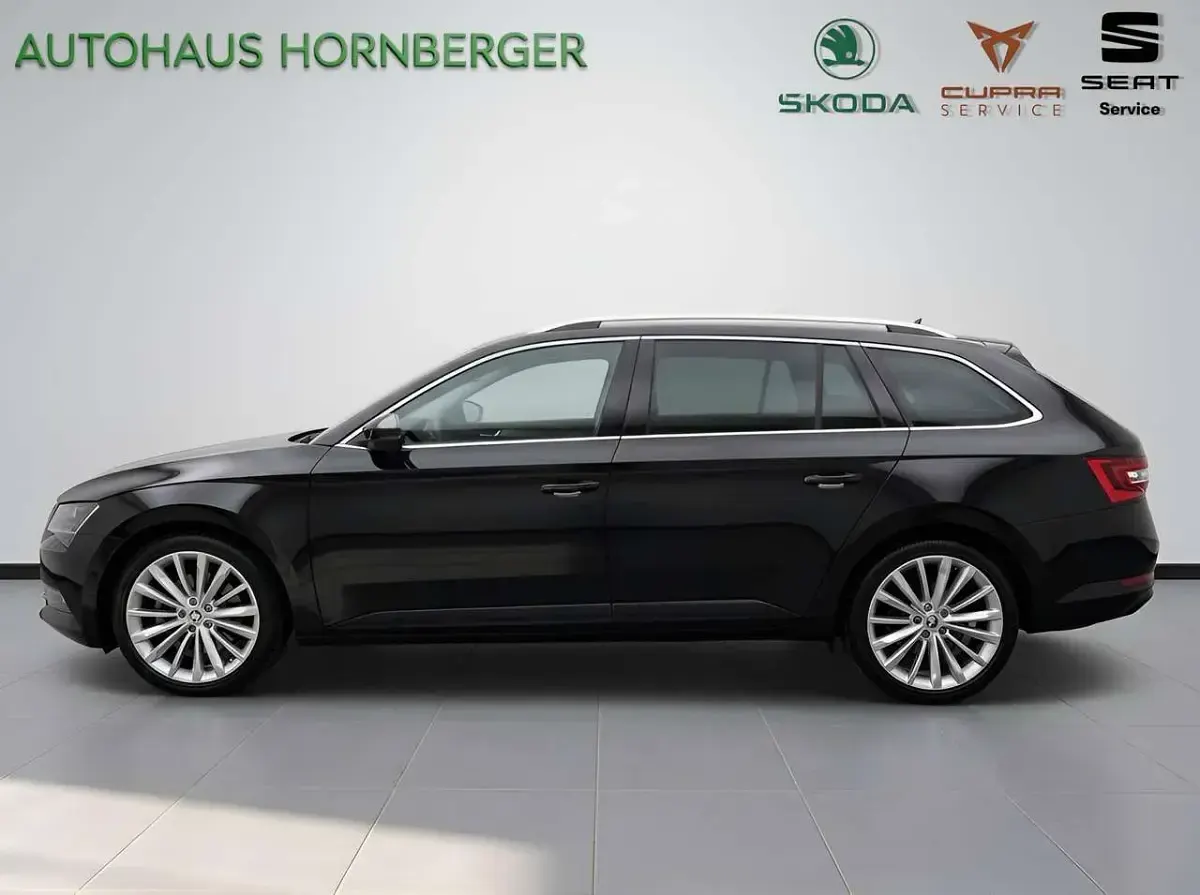 Gebraucht Skoda Superb Ambition 190 PS (139 kW) 2016 Schwarzmagic perleffekt Kombi