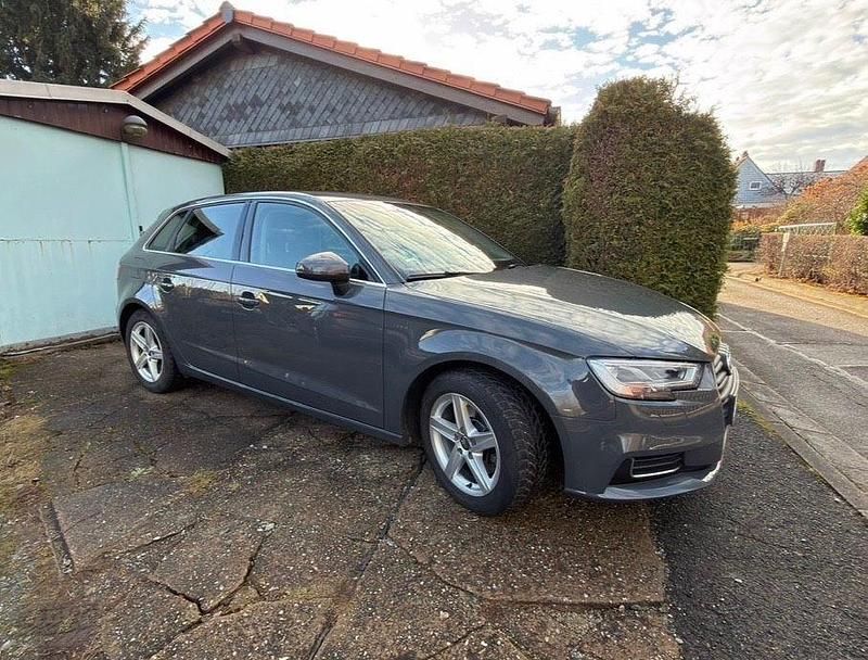 Gebraucht Audi A3 Design 150 PS (110 kW) 2019 Grau Limousine