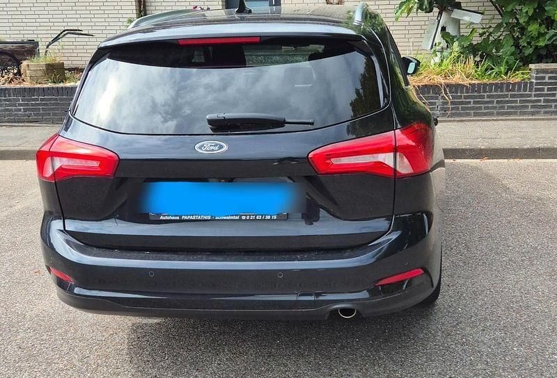Schwarz Gebraucht 2020 Ford Focus Cool & Connect Kombi | 11.100 € (Superpreis) - Bild 1/4
