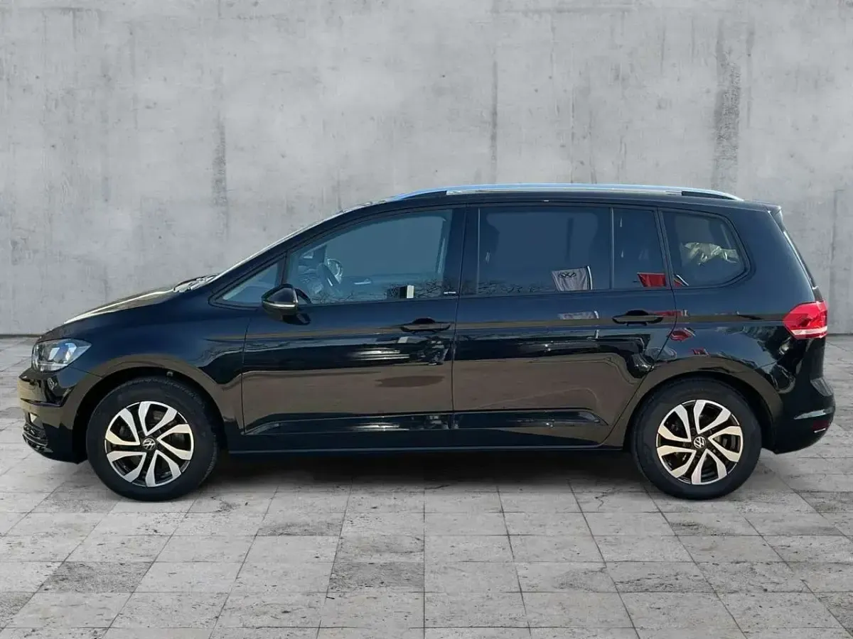 Gebraucht VW Touran Comfortline 150 PS (110 kW) 2022 Deep black perleffekt Van / Kleinbus