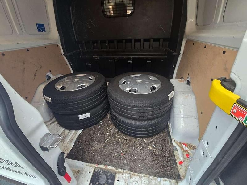 Second-hand Ford Transit Custom Basis 131 CP (96 kW) 2018 Alb Break