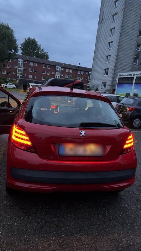 Rot Gebraucht 2007 Peugeot 207 Kleinwagen | 400 € (Superpreis) - Bild 1/4
