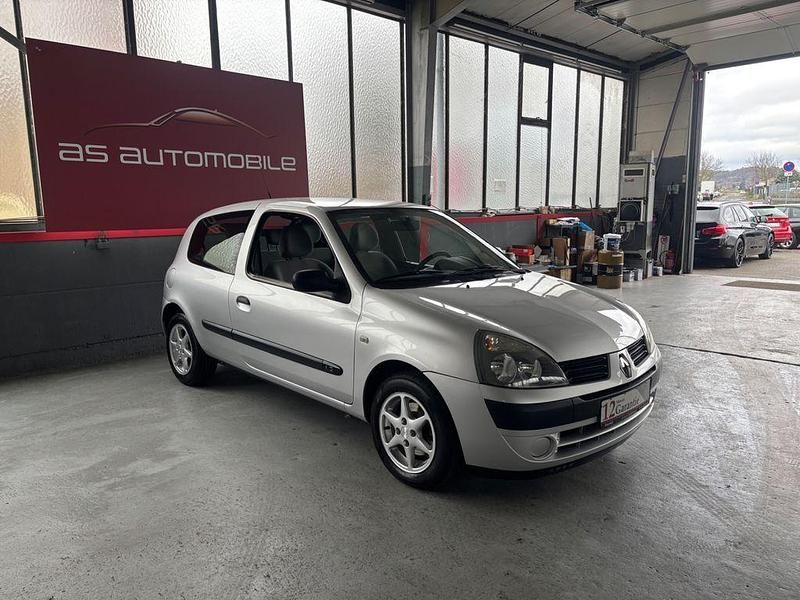 Gebraucht Renault Clio II Campus 58 PS (42 kW) 2005 Silber Kleinwagen
