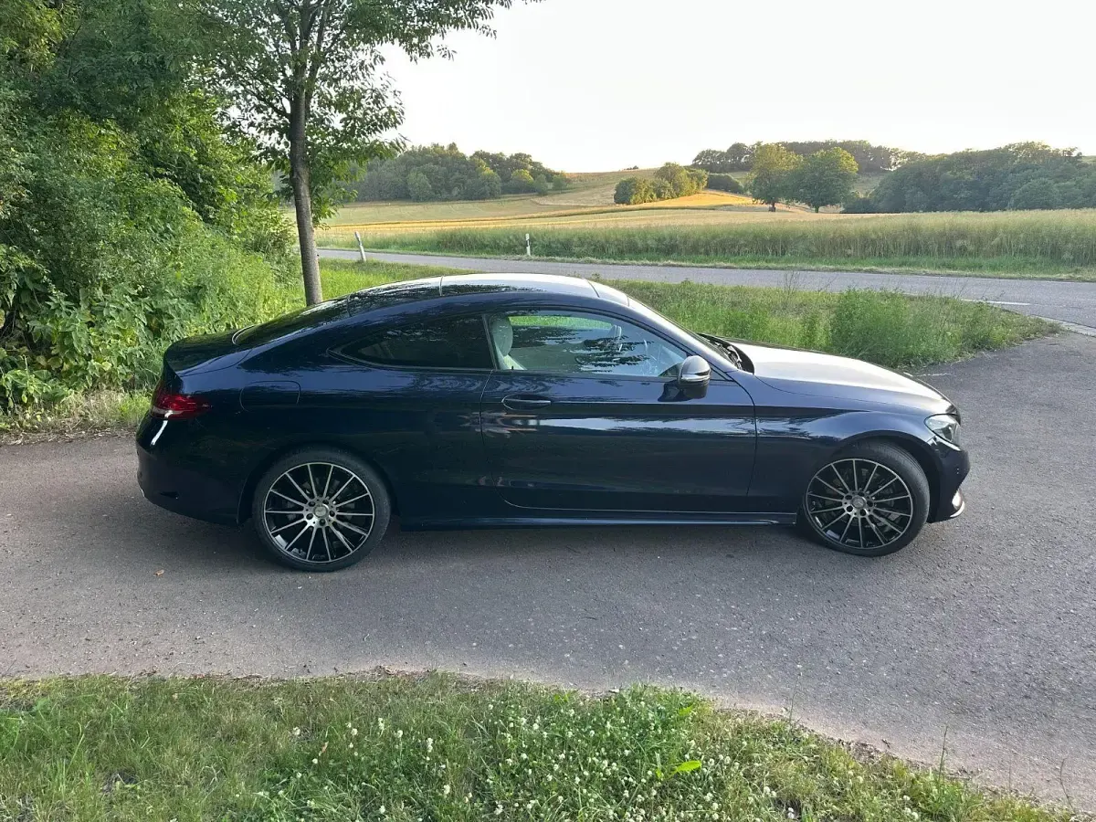 Gebraucht Mercedes C300 AMG line 245 PS (180 kW) 2016 Blau Coupé