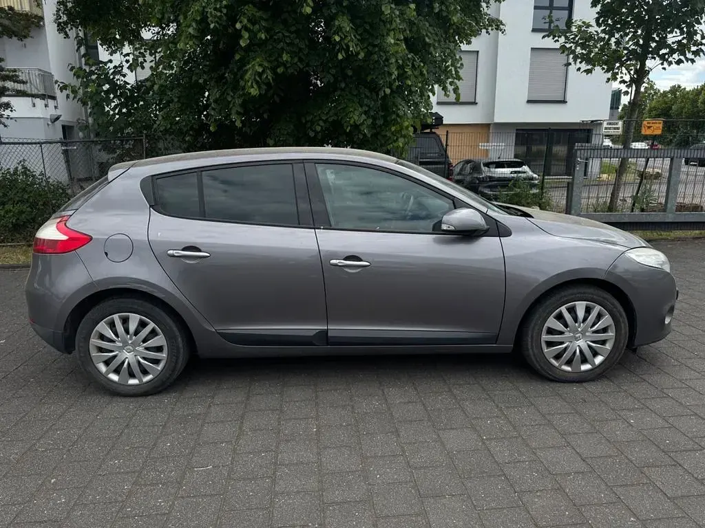 Gebraucht Renault Mégane 131 PS (96 kW) 2010 Grau Limousine
