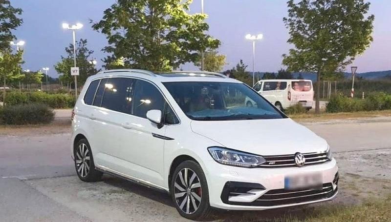 Weiß Gebraucht 2018 VW Touran Comfortline Van / Kleinbus | 18.500 € (Guter Preis) - Bild 1/4