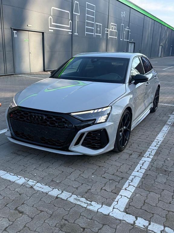 Grau Gebraucht 2022 Audi RS3 Ambiente Limousine | 42.999 € (Fairer Preis) - Bild 1/4