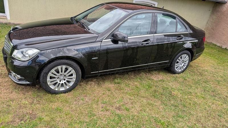 Schwarz Gebraucht 2011 Mercedes C200 Elegance Limousine | 9.900 € (Superpreis) - Bild 1/4