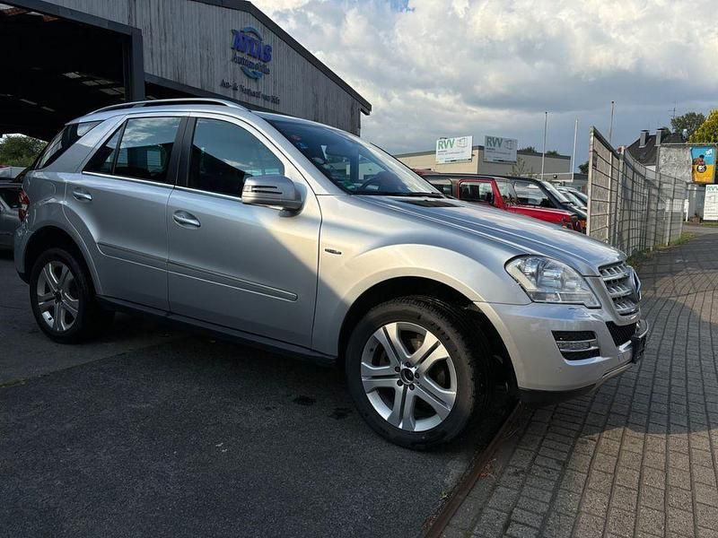 Gebraucht Mercedes ML350 231 PS (169 kW) 2011 Silber SUV