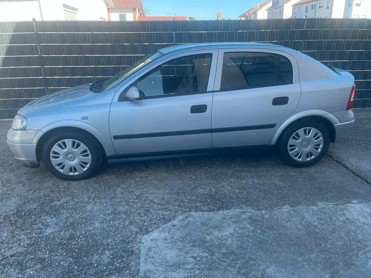 Gebraucht Opel Astra 101 PS (74 kW) 2002 Silber Limousine