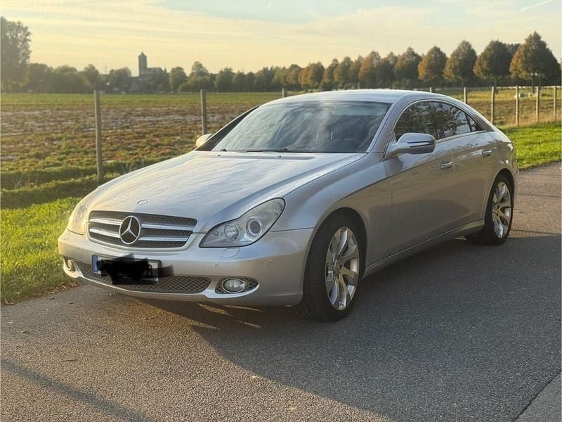 Silber Gebraucht 2009 Mercedes CLS320 Coupé | 10.900 € (Fairer Preis) - Bild 1/4
