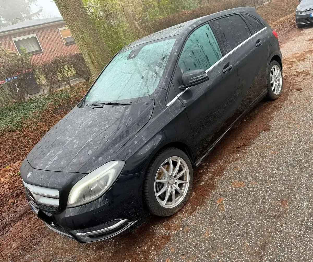 Gebraucht Mercedes B200 158 PS (116 kW) 2014 Schwarz Kleinwagen
