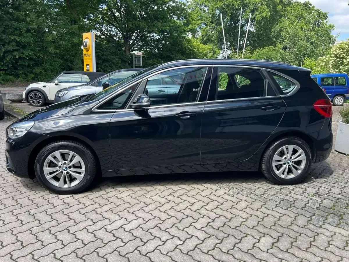 Gebraucht BMW 218 Advantage 136 PS (100 kW) 2016 Saphirschwarzmet. Van / Kleinbus