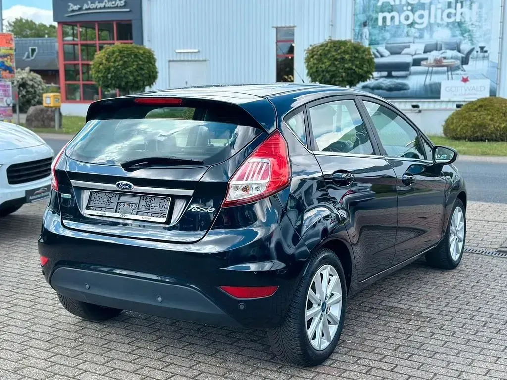 Gebraucht Ford Fiesta Titanium 125 PS (91 kW) 2016 Schwarz Kleinwagen