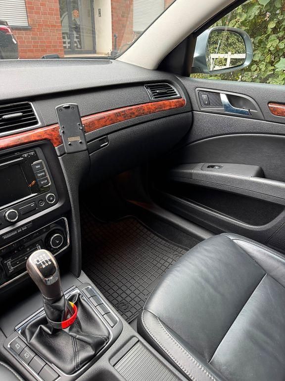 Silber Gebraucht 2010 Skoda Superb Elegance Kombi | 4.500 € - Bild 1/4
