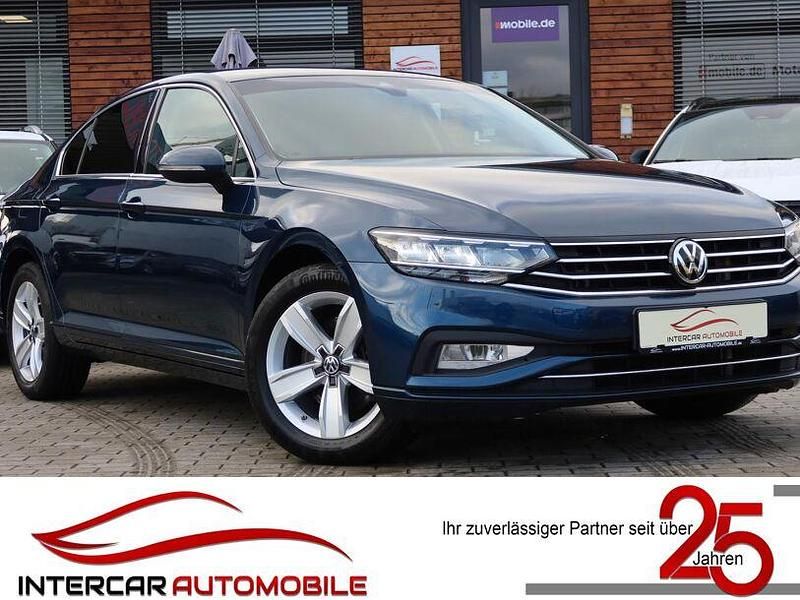 Aquamarinblau metallic Gebraucht 2019 VW Passat Business Limousine | 15.890 € (Fairer Preis) - Bild 1/4