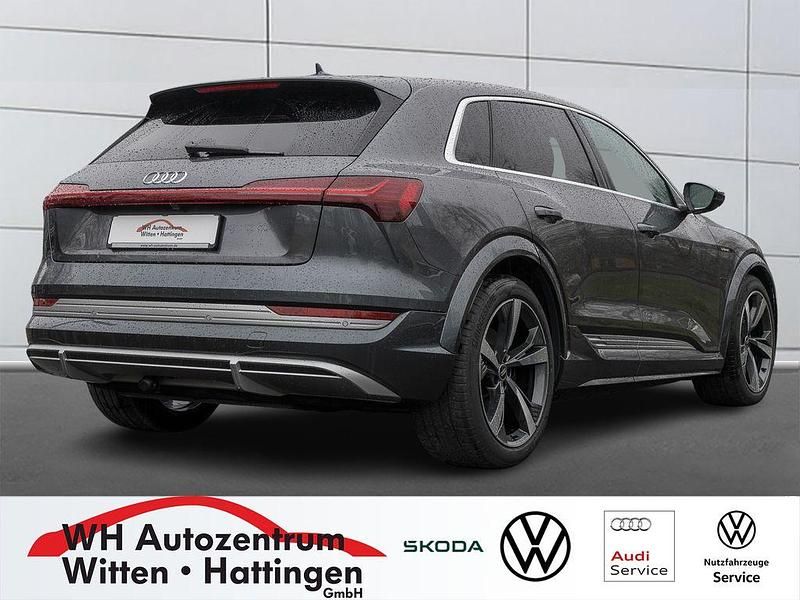 Gebraucht Audi e-tron Ambiente 369 kW (503 PS) 2022 Daytonagrau perleffekt SUV