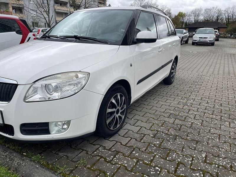 Gebraucht Skoda Fabia Style 69 PS (50 kW) 2009 Weiß Kombi
