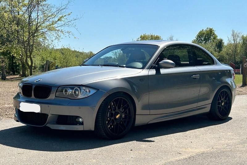 Grau Gebraucht 2009 BMW 125 Coupé Performance Coupé | 16.900 € - Bild 1/4