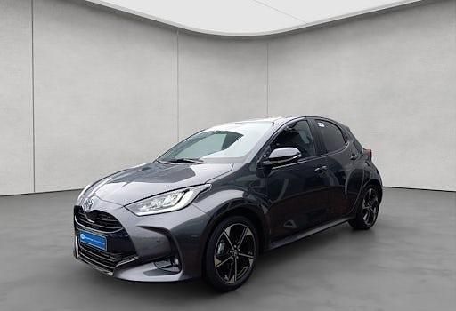 Neu Toyota Yaris Hybrid Style 131 PS (96 kW) 2025 Grau Limousine