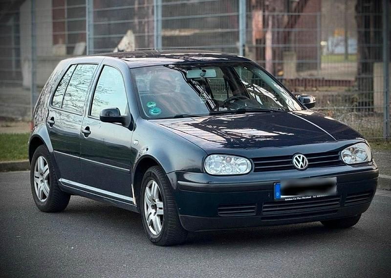 Blau Gebraucht 2002 VW Golf IV Kleinwagen | 2.700 € (Fairer Preis) - Bild 1/4