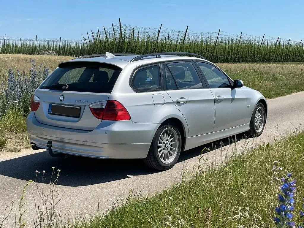 Gebraucht BMW 320 177 PS (130 kW) 2008 Silber Kombi