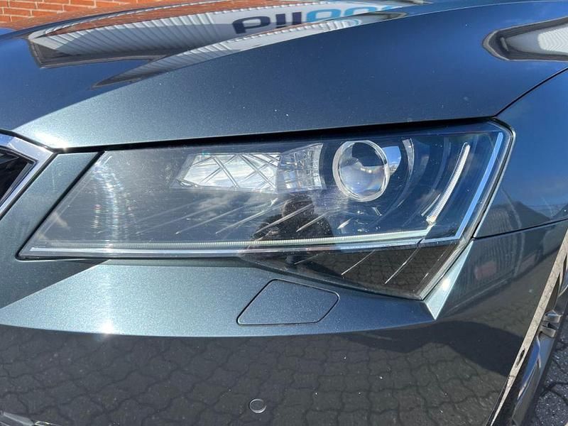 Gebraucht Skoda Superb Style 150 PS (110 kW) 2015 Grau Limousine