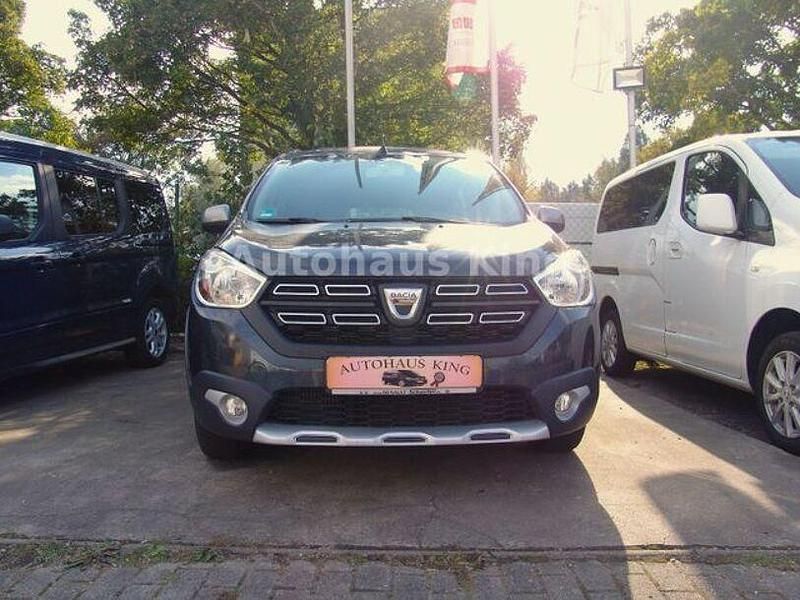 Schwarz Gebraucht 2021 Dacia Lodgy Stepway Van / Kleinbus | 15.990 € (Fairer Preis) - Bild 1/4