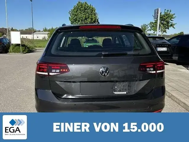 Gebraucht VW Passat 122 PS (89 kW) 2024 Grau metallic Kombi