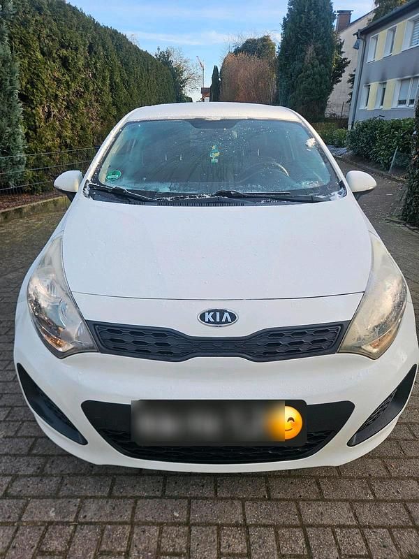 Weiß Gebraucht 2012 Kia Rio Kleinwagen | 3.299 € (Guter Preis) - Bild 1/4