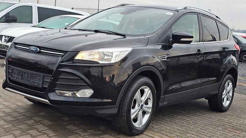 Gebraucht Ford Kuga Trend 120 PS (88 kW) 2015 Schwarz SUV