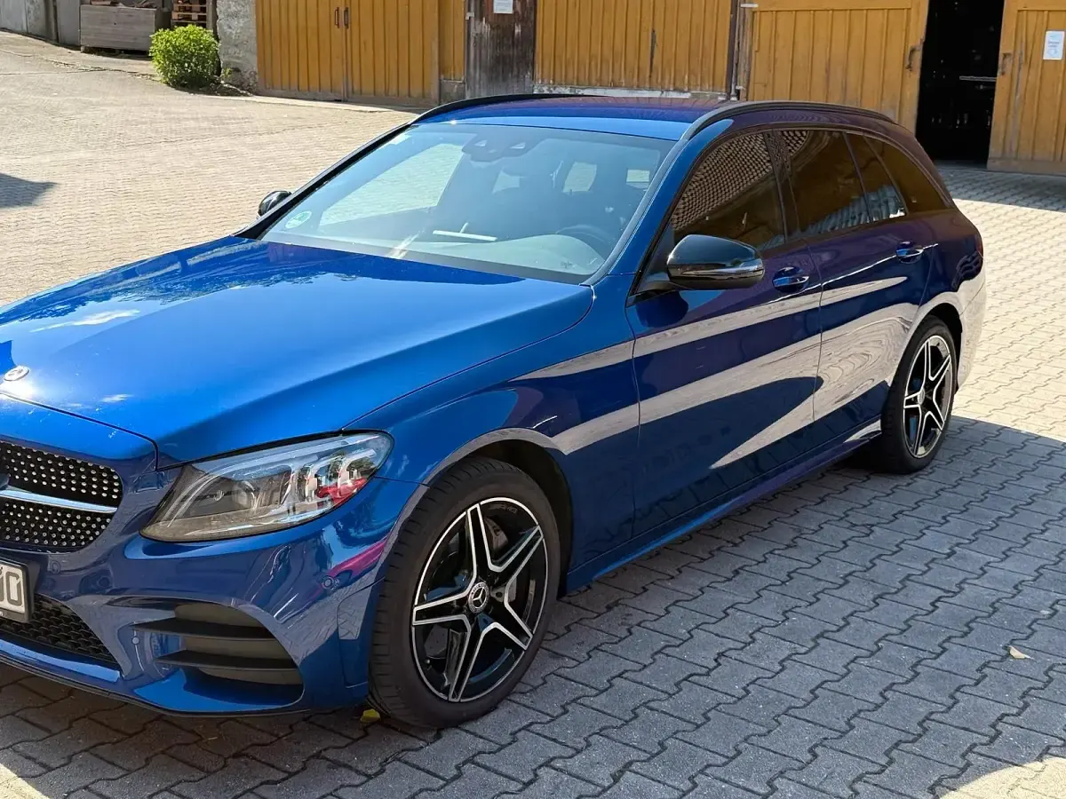 Gebraucht Mercedes C300 245 PS (180 kW) 2021 Blau Kombi