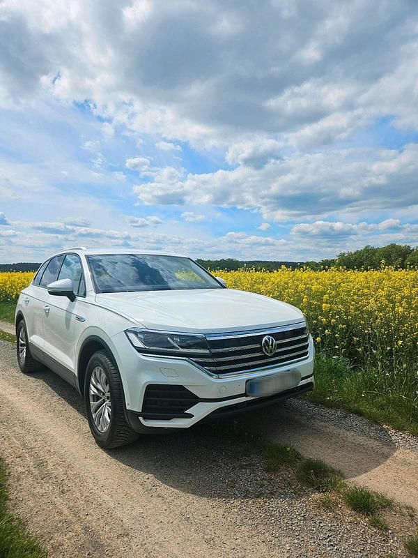 Weiß Gebraucht 2019 VW Touareg SUV | 31.900 € (Etwas zu teuer) - Bild 1/4