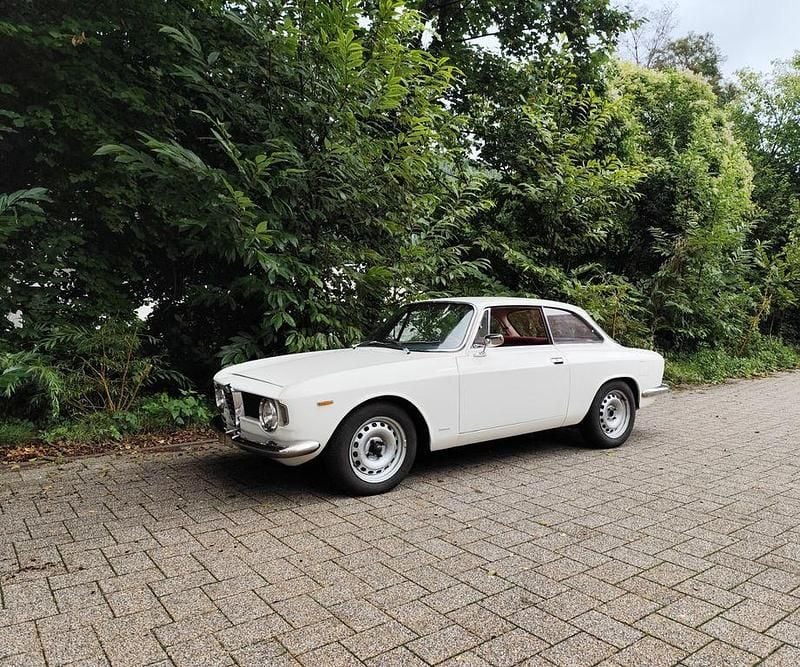 Weiß Gebraucht 1963 Alfa Romeo Giulia Sprint Sprint Coupé | 41.963 € - Bild 1/4