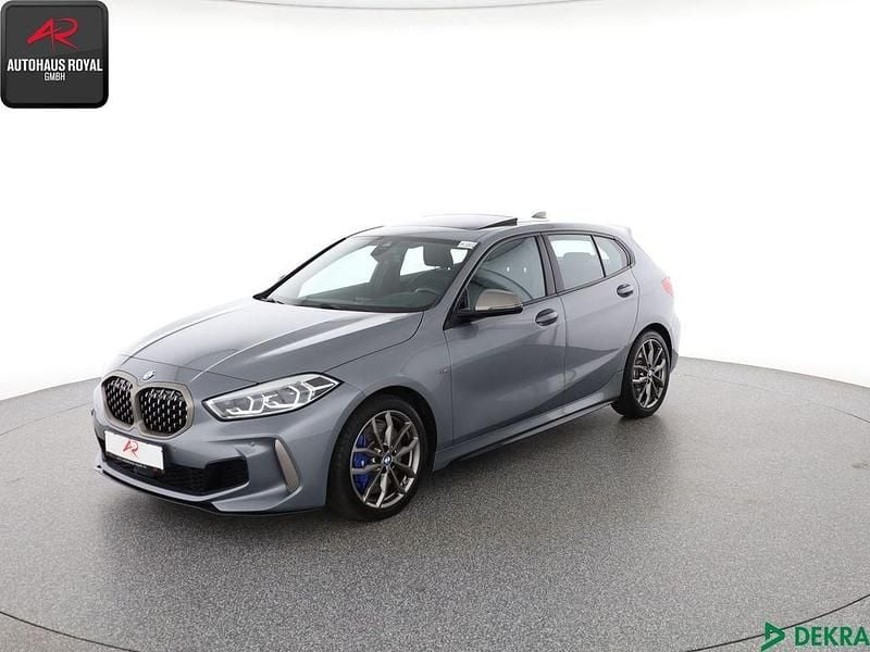 Grau (metallic) Gebraucht 2023 BMW M135 Comfort Edition Kleinwagen | 33.480 € (Guter Preis) - Bild 1/4