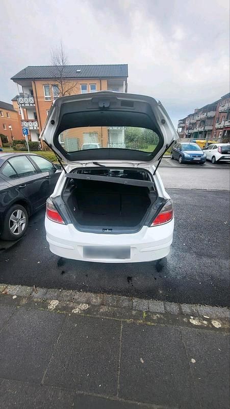 Gebraucht Opel Astra 90 PS (66 kW) 2009 Weiß Kleinwagen