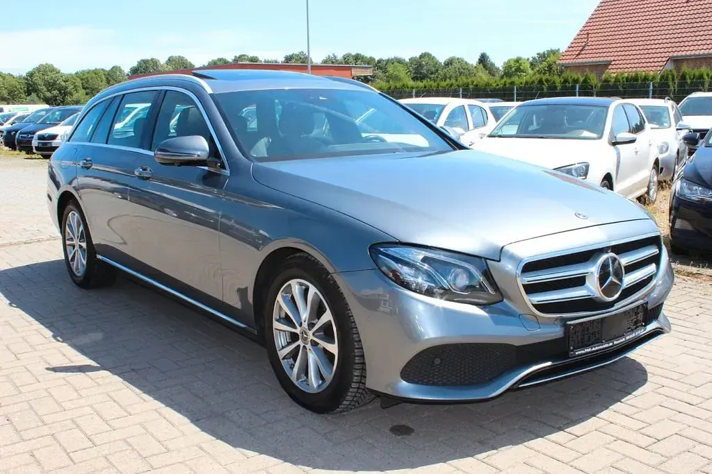Gebraucht Mercedes E200 184 PS (135 kW) 2017 Grau Limousine