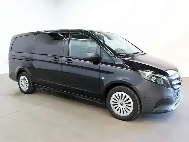 Gebraucht Mercedes Vito 163 PS (119 kW) 2025 Obsidianschwarz metallic Van