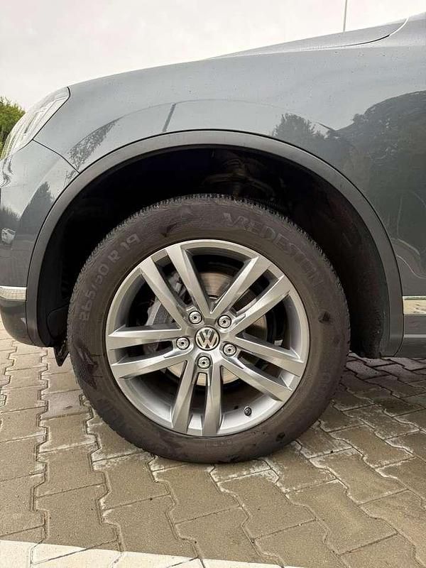 Grau Gebraucht 2015 VW Touareg SUV | 18.200 € (Superpreis) - Bild 1/4