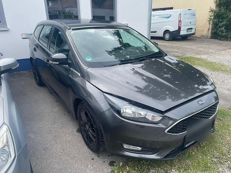 Grau Gebraucht 2016 Ford Focus Kombi | 5.000 € (Superpreis) - Bild 1/4