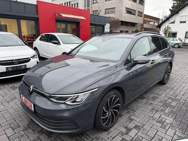 Grau Gebraucht 2023 VW Golf VIII Life Kombi | 16.599 € (Etwas zu teuer) - Bild 1/4