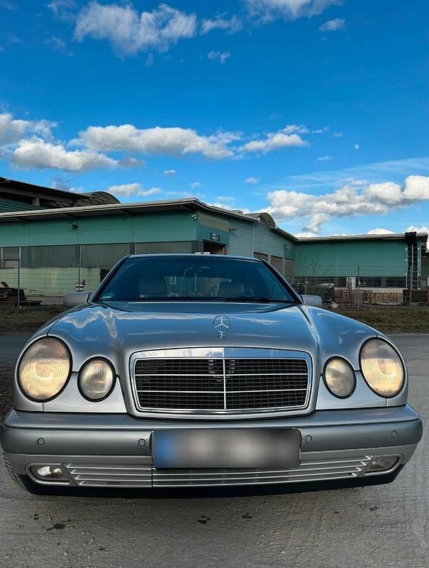 Gebraucht Mercedes E230 150 PS (110 kW) 1996 Grau Limousine