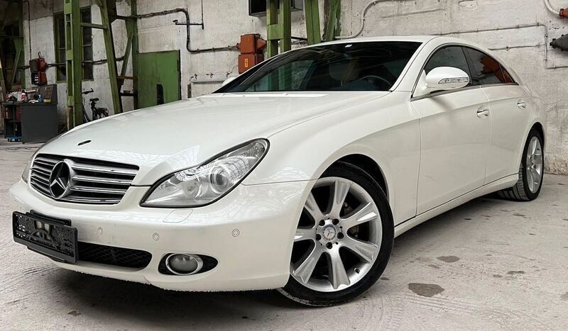 Weiß Gebraucht 2008 Mercedes CLS350 Limousine | 19.300 € - Bild 1/4